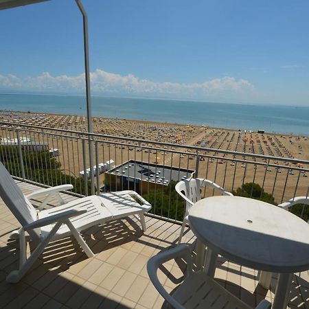 Lignano Sabbiadoro Sea Front Apartment Luaran gambar